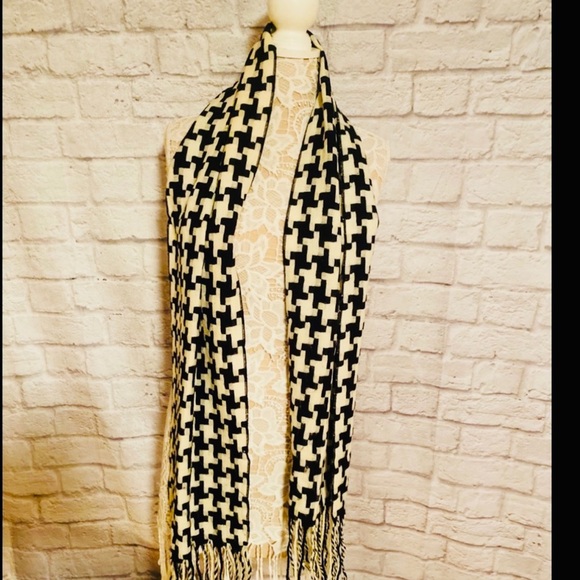 Fair Weather Accessories - FAIR WEATHER - BLACK & WHITE SCARF